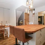 Dom wakacyjny The Wonky Nest *