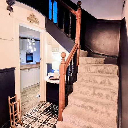 The Wonky Nest * Windermere