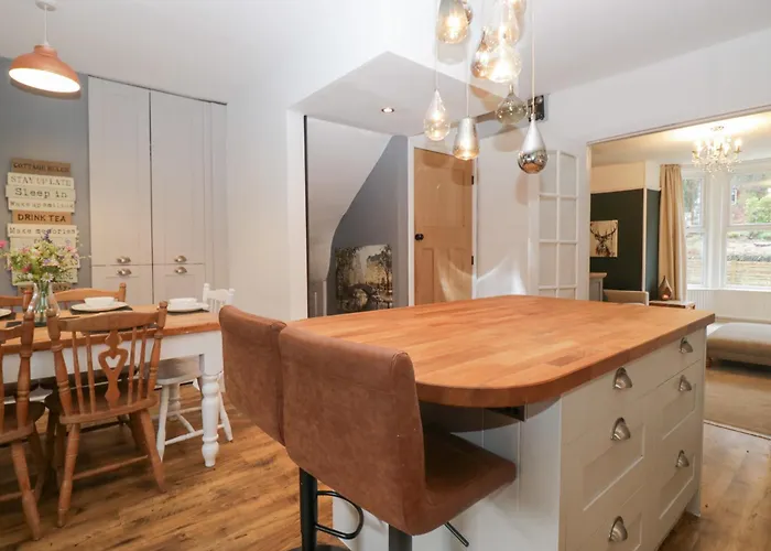 Holiday home The Wonky Nest *