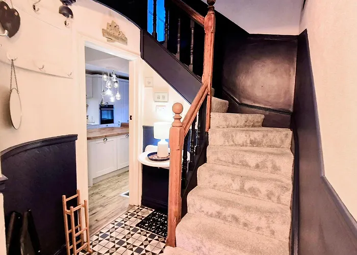 The Wonky Nest * Windermere