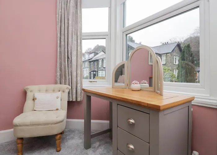 Holiday home The Wonky Nest