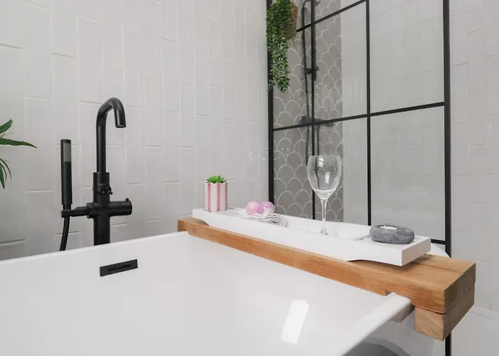 Holiday home The Wonky Nest