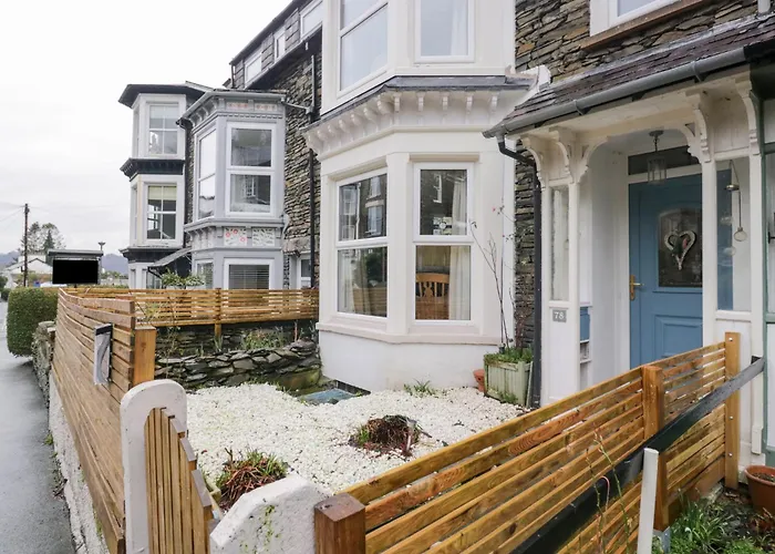 Holiday home The Wonky Nest *